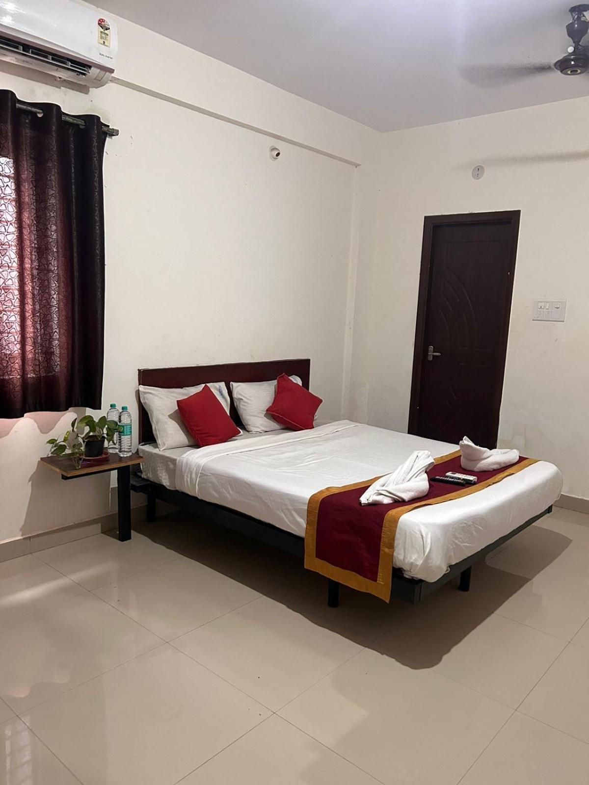 Hotel Prakrathi Residency Bangalore Bagian luar foto