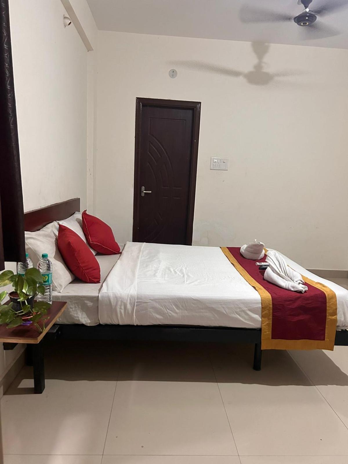 Hotel Prakrathi Residency Bangalore Bagian luar foto