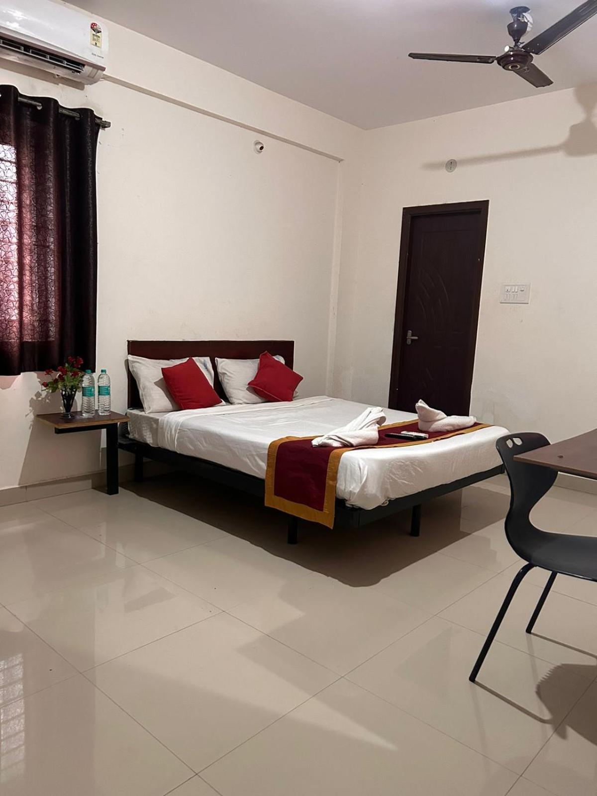 Hotel Prakrathi Residency Bangalore Bagian luar foto