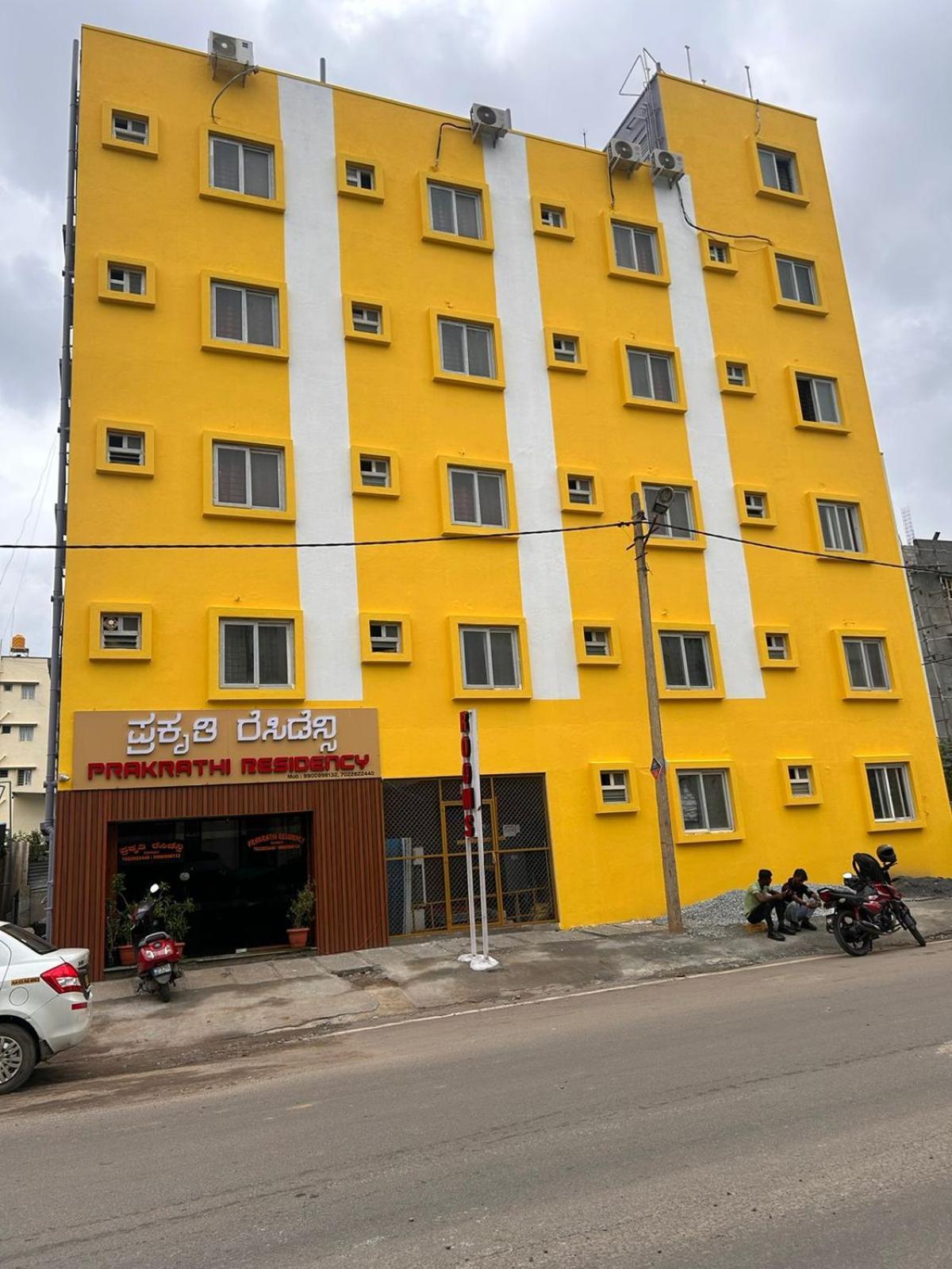 Hotel Prakrathi Residency Bangalore Bagian luar foto