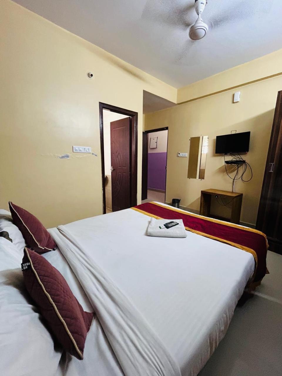 Hotel Prakrathi Residency Bangalore Bagian luar foto